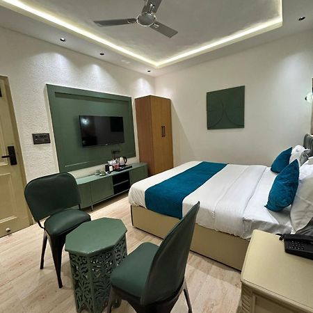 Divine Hotel Karnāl Dış mekan fotoğraf