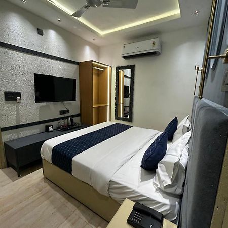 Divine Hotel Karnāl Dış mekan fotoğraf