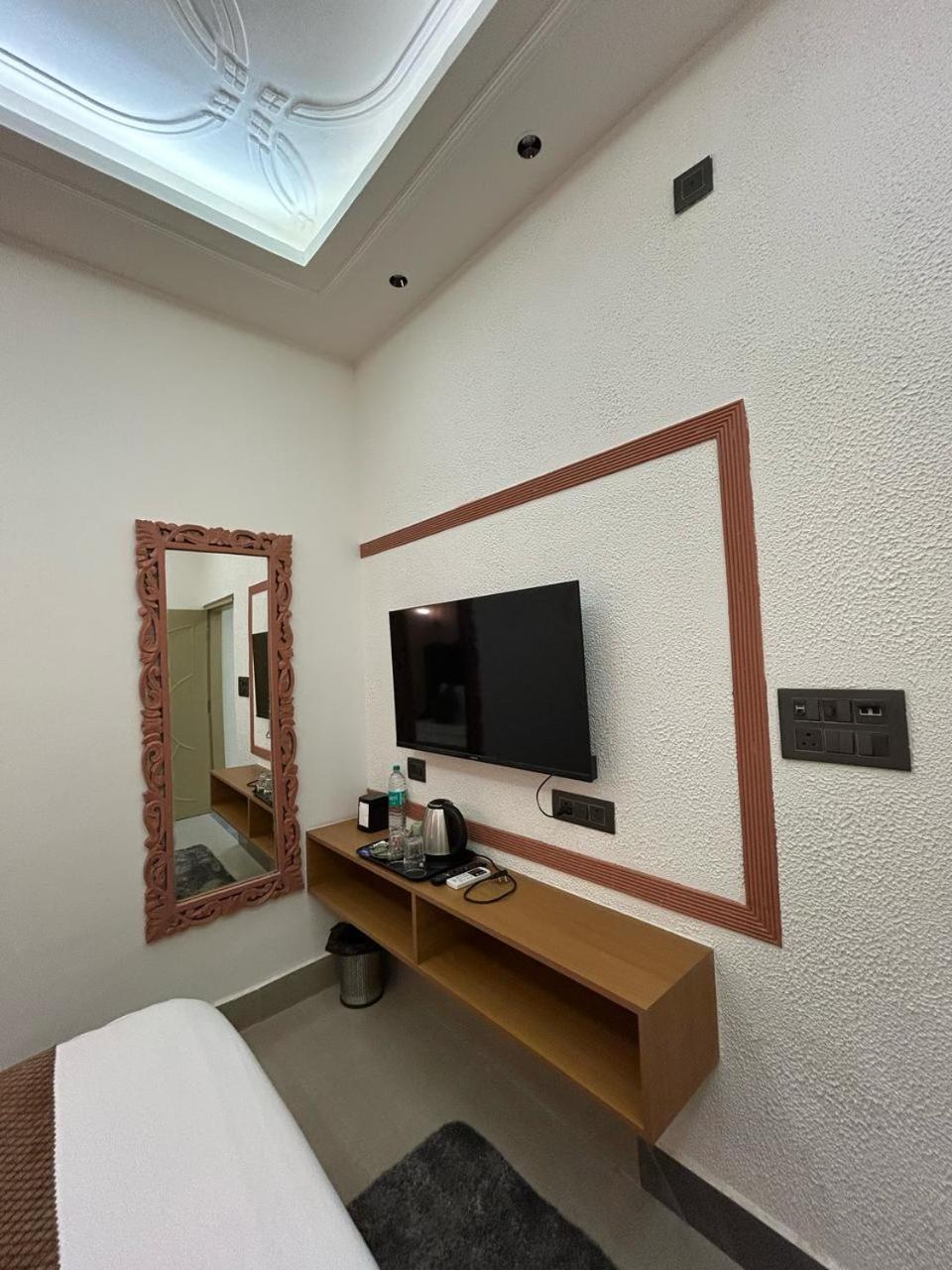 Divine Hotel Karnāl Dış mekan fotoğraf