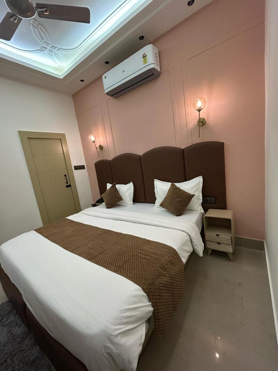 Divine Hotel Karnāl Dış mekan fotoğraf