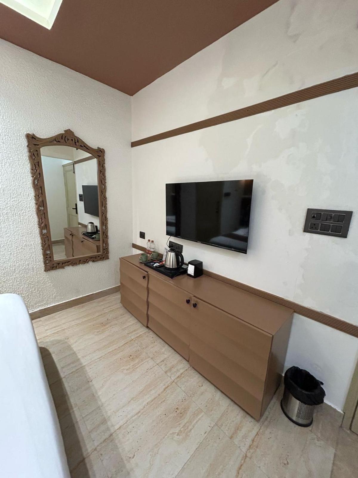 Divine Hotel Karnāl Dış mekan fotoğraf