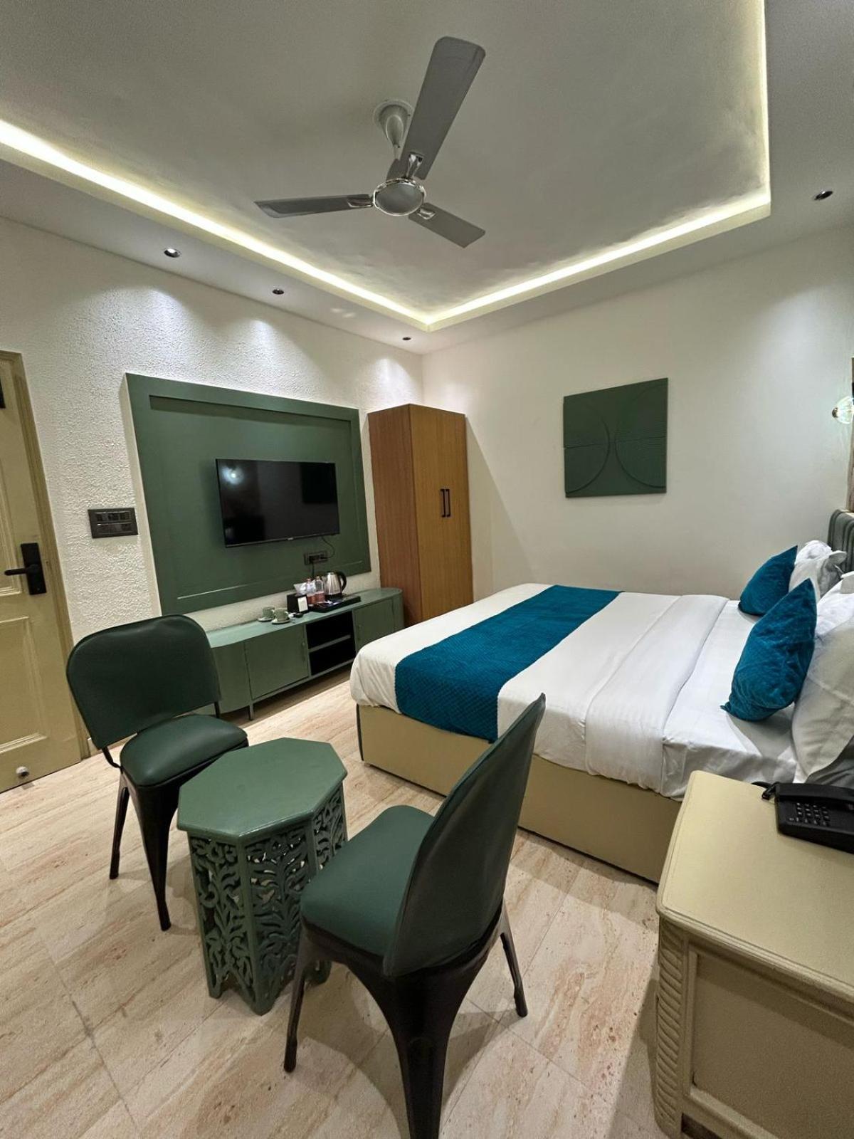 Divine Hotel Karnāl Dış mekan fotoğraf