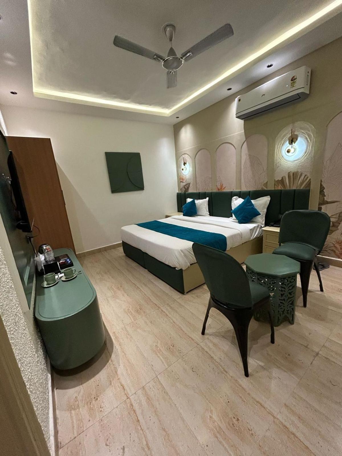 Divine Hotel Karnāl Dış mekan fotoğraf