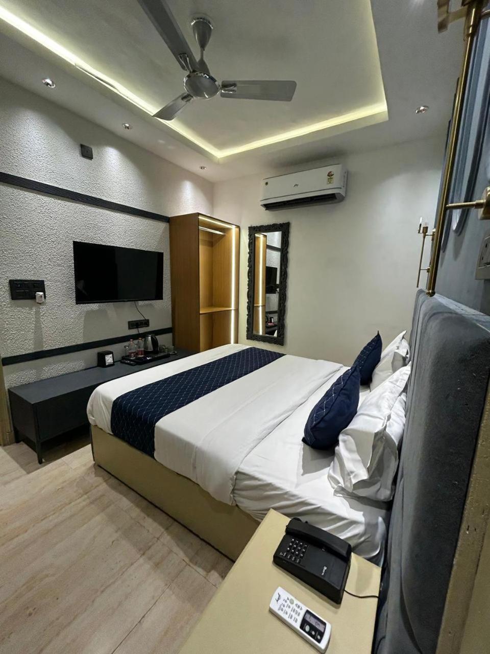 Divine Hotel Karnāl Dış mekan fotoğraf