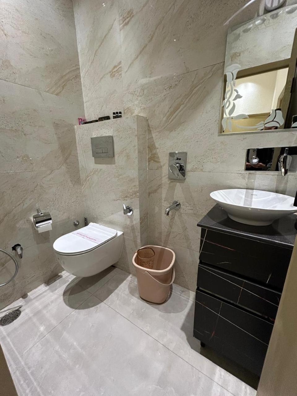 Divine Hotel Karnāl Dış mekan fotoğraf