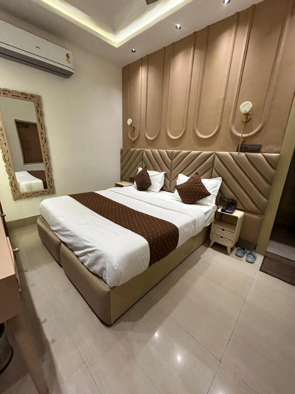 Divine Hotel Karnāl Dış mekan fotoğraf